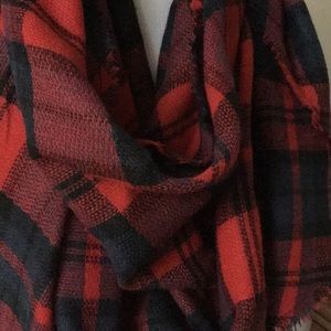 Accessories - Plaid for fall! Triangle-shaped plaid scarf Accessories - Plaid for fall! Triangle-shaped plaid scarf